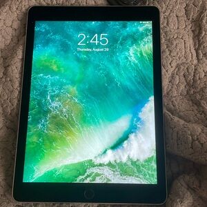 Apple iPad Air, 32 GB - Like-New condition
